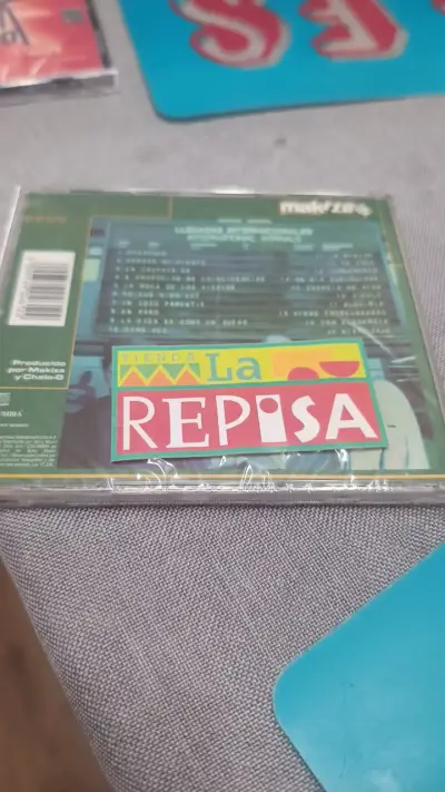 CD Aerolíneas Makiza en buen estado - miniatura 2