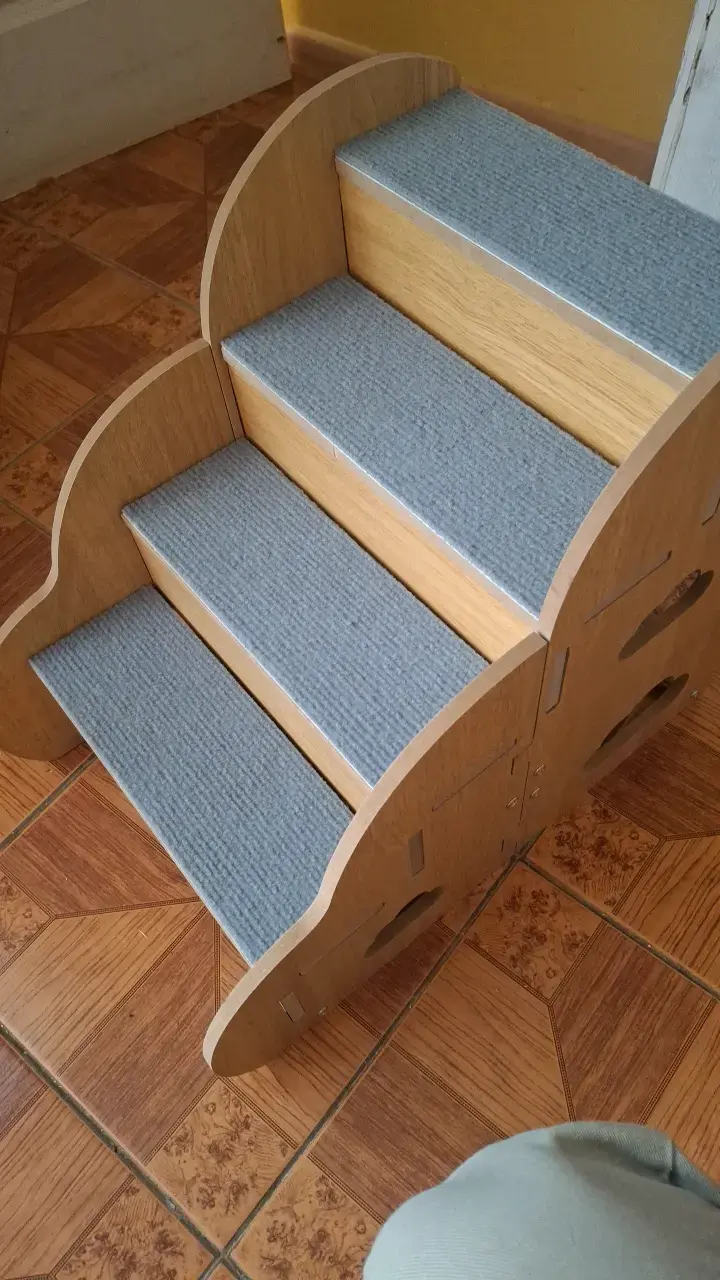 Escalera para mascotas de madera con alfombra - 1
