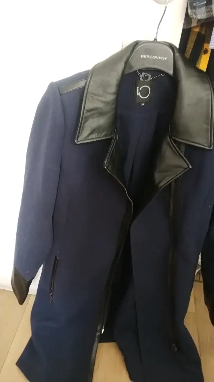 Abrigo azul con detalles de cuero IO - 3