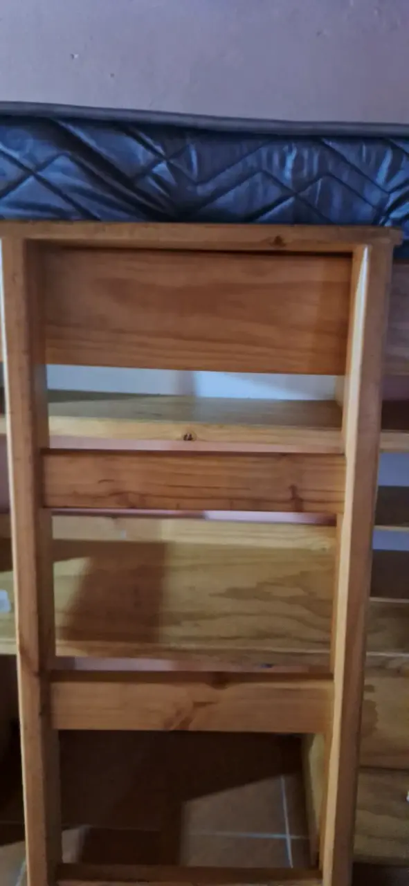 Cama alta de madera con escritorio integrado - 4