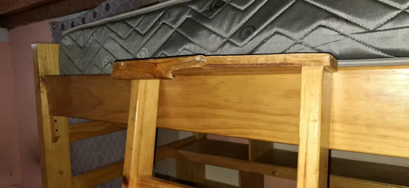 Cama alta de madera con escritorio integrado - 5
