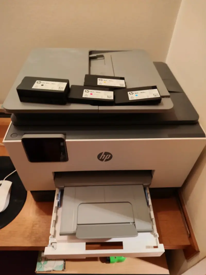 Impresora multifuncional HP con cartuchos incluidos - 2