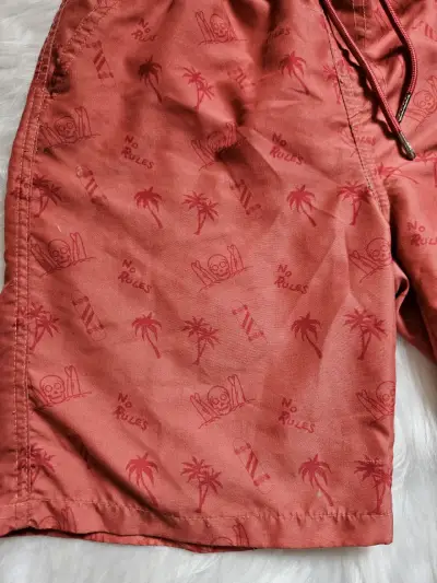 Shorts de baño para niño color salmo con estampado - miniatura 3