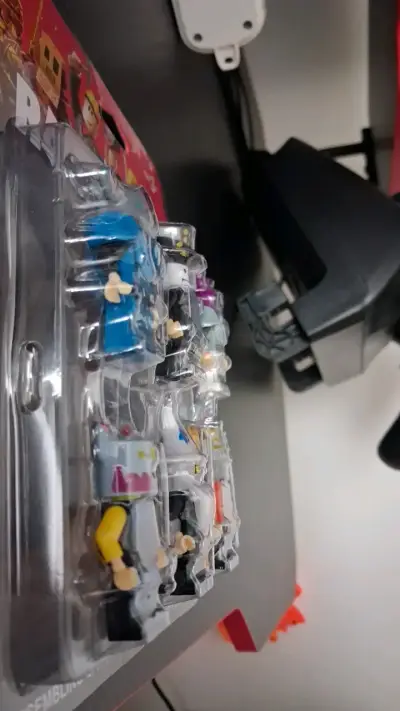 Set de figuras de lego roblox - miniatura 2