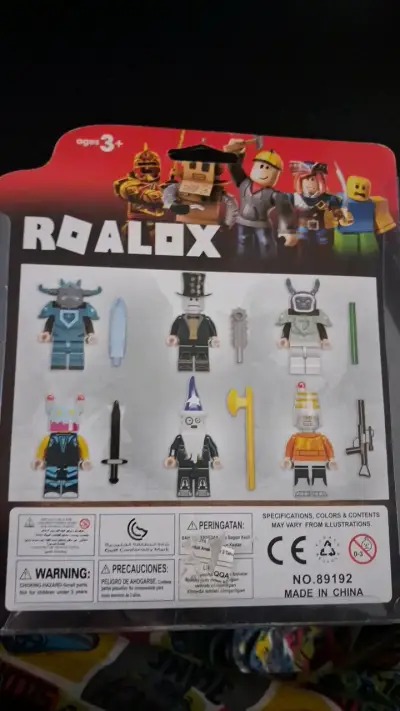 Set de figuras de lego roblox - miniatura 3