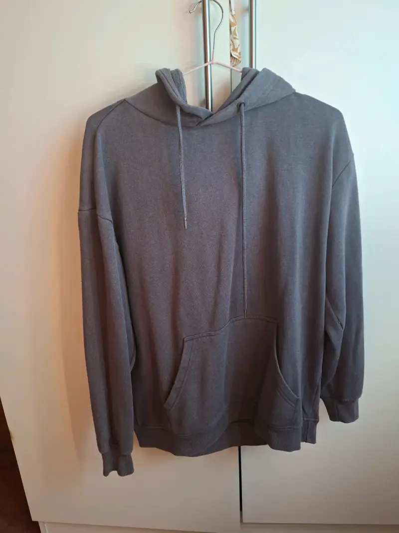 Polerón gris con capucha talla s mujer
