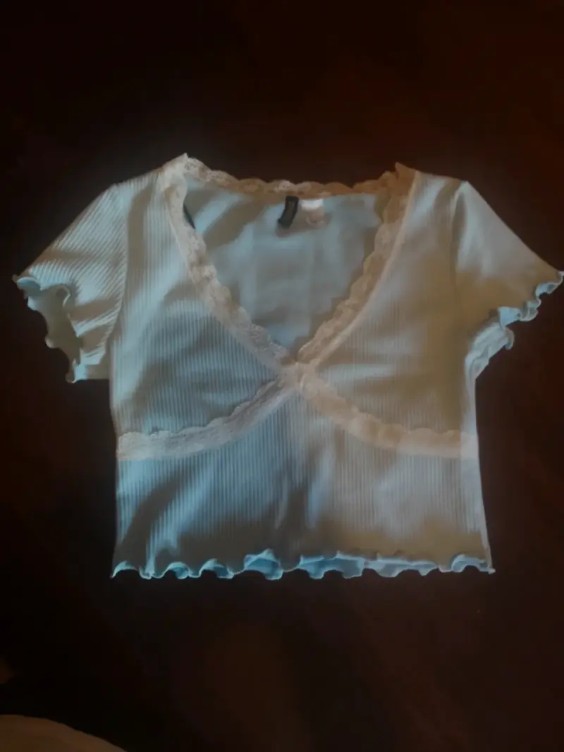 Polera blanca con encaje Divided - 1