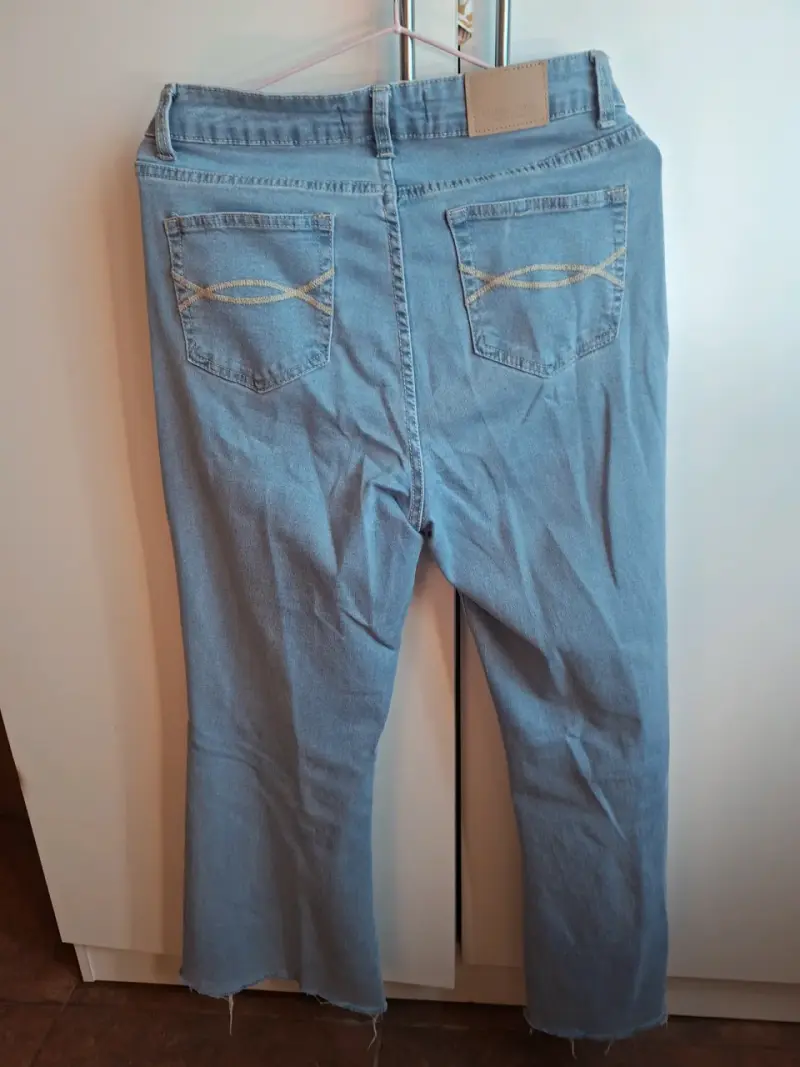 Jeans de mezclilla azul claro para mujer - 2