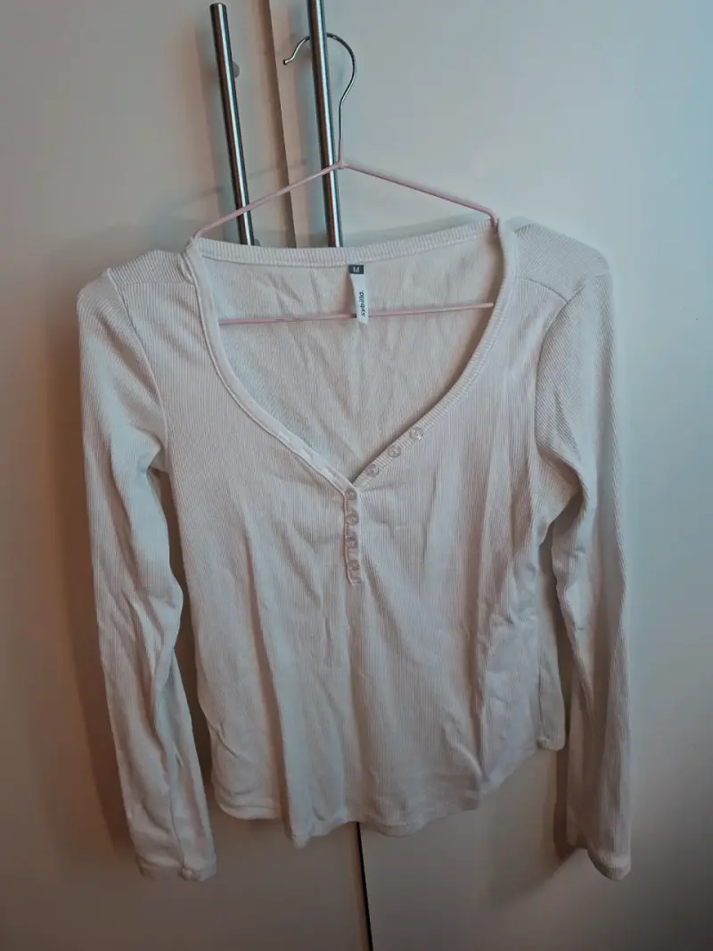 Polera blanca de manga larga para mujer