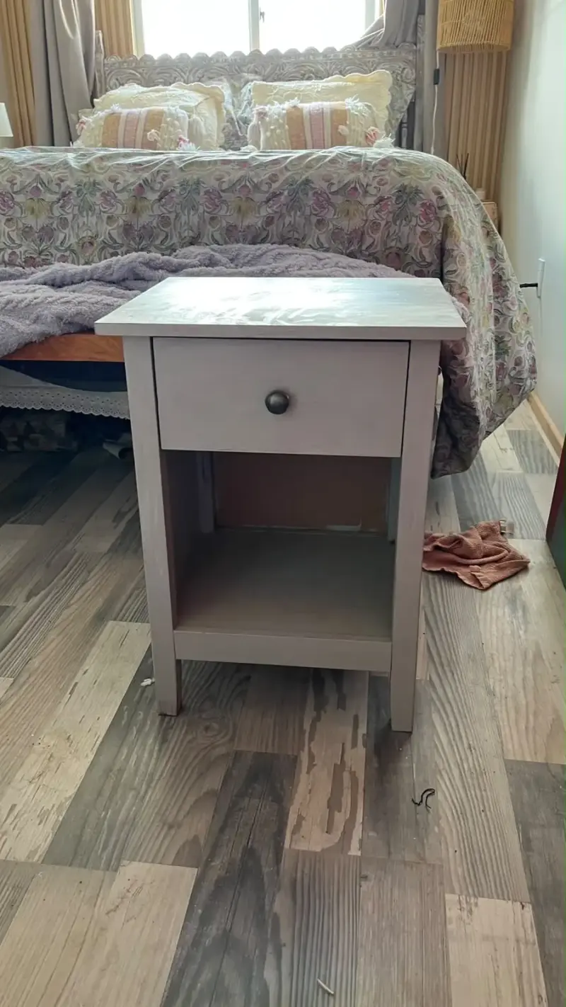 Mesas de noche de madera con cajón - 2