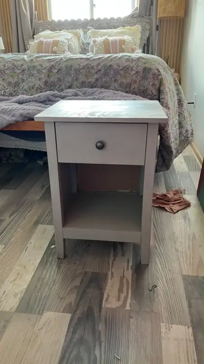 Mesas de noche de madera con cajón - miniatura 2