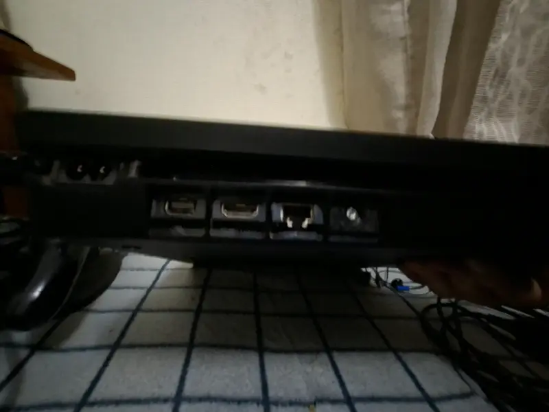 Consola PS4 con dos controles y cables - 5