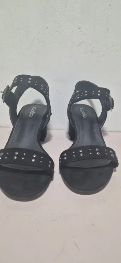 Sandalias negras con tachas Gotta - miniatura 1