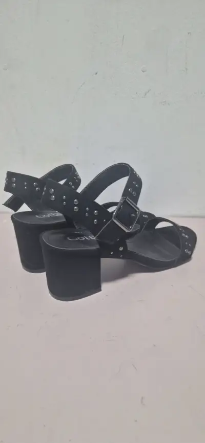 Sandalias negras con tachas Gotta - miniatura 2