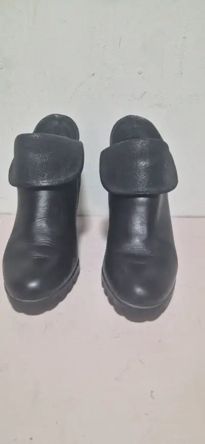 Botines de cuero negro con tacón alto - miniatura 1