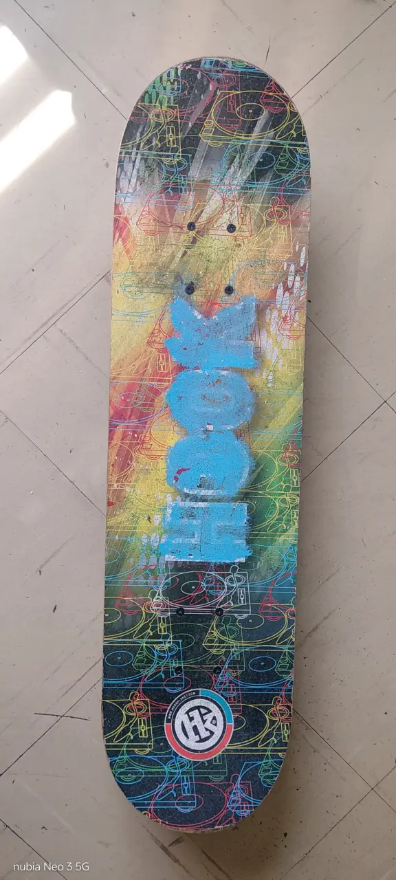 Skateboard Hook con diseño colorido - 1