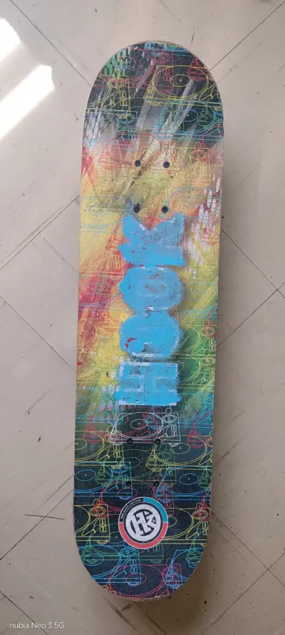 Skateboard Hook con diseño colorido - miniatura 1