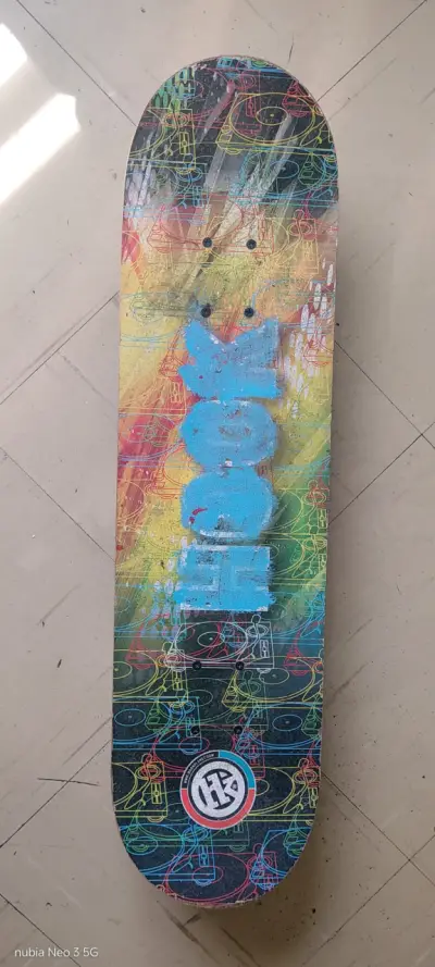 Skateboard Hook con diseño colorido - miniatura 2