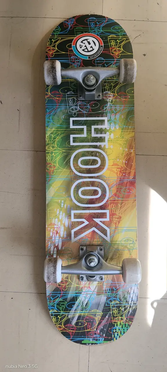 Skateboard Hook con diseño colorido - 4