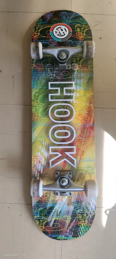 Skateboard Hook con diseño colorido - miniatura 4