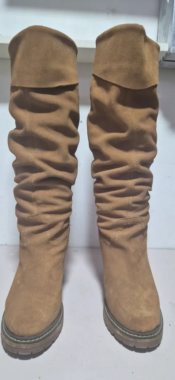 Botas altas de gamuza color camel - 1