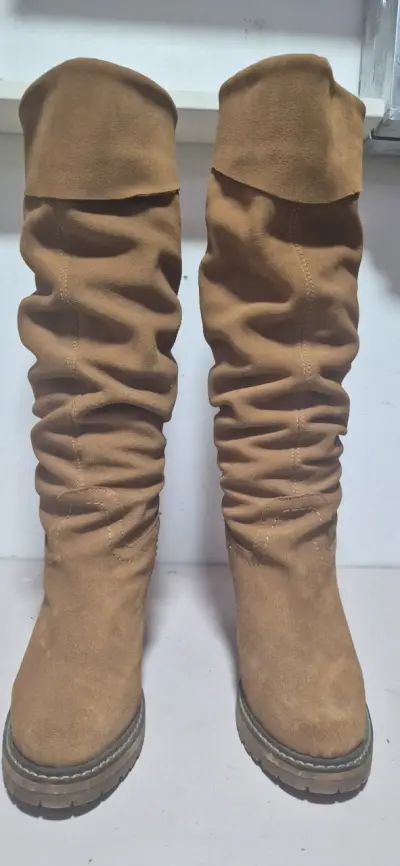 Botas altas de gamuza color camel - miniatura 1