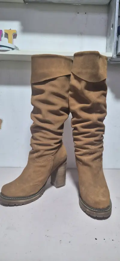 Botas altas de gamuza color camel - miniatura 2