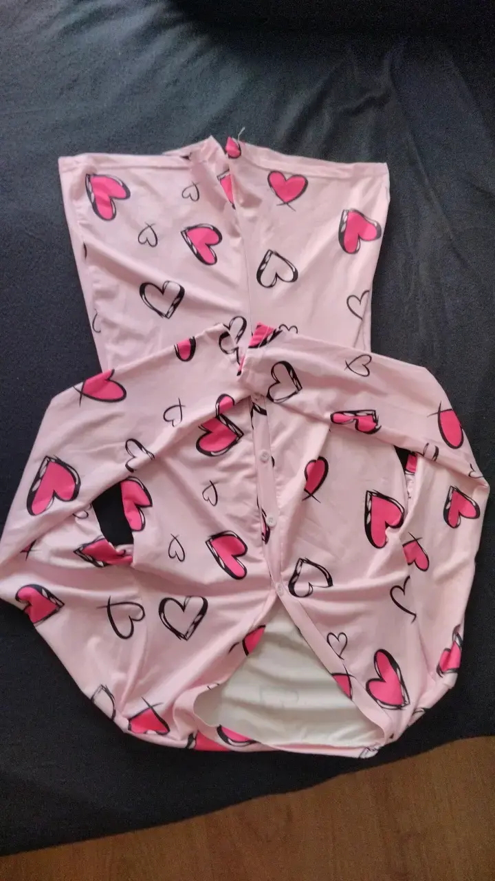 Pijama rosa con estampado de corazones