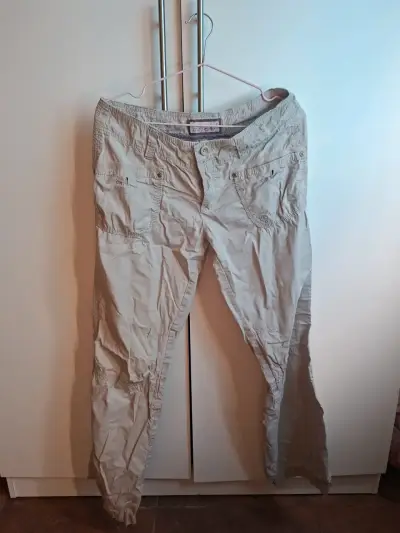 Pantalones cargo beige para mujer - miniatura 1