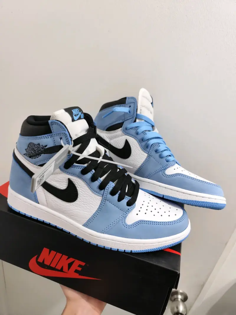Zapatillas Nike Air Jordan 1 Retro High OG UNC - 1