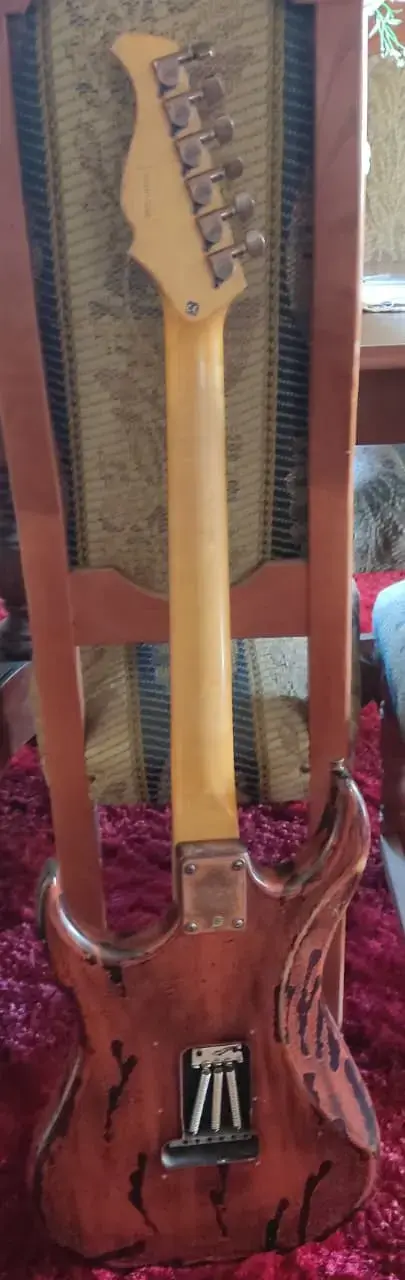 Guitarra eléctrica AXL con diseño único - 2