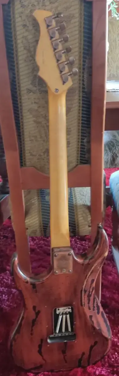 Guitarra eléctrica AXL con diseño único - miniatura 2