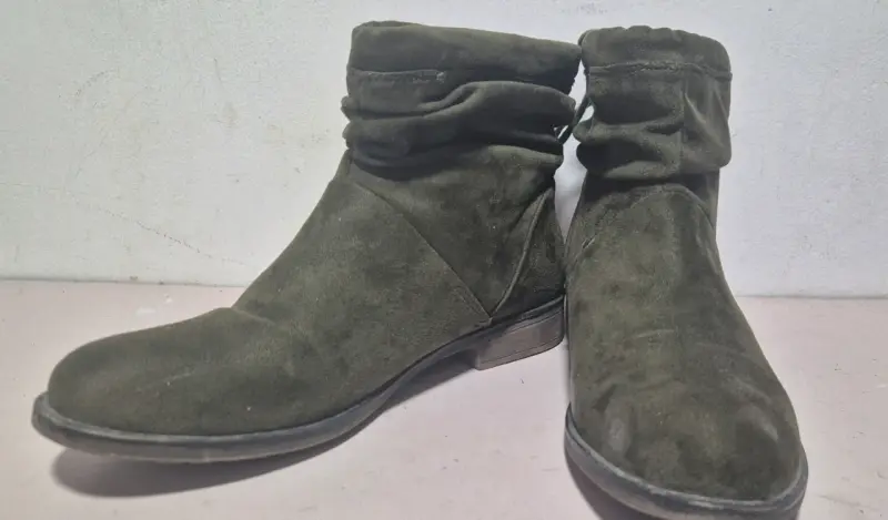 Botines de gamuza verde oliva para hombre