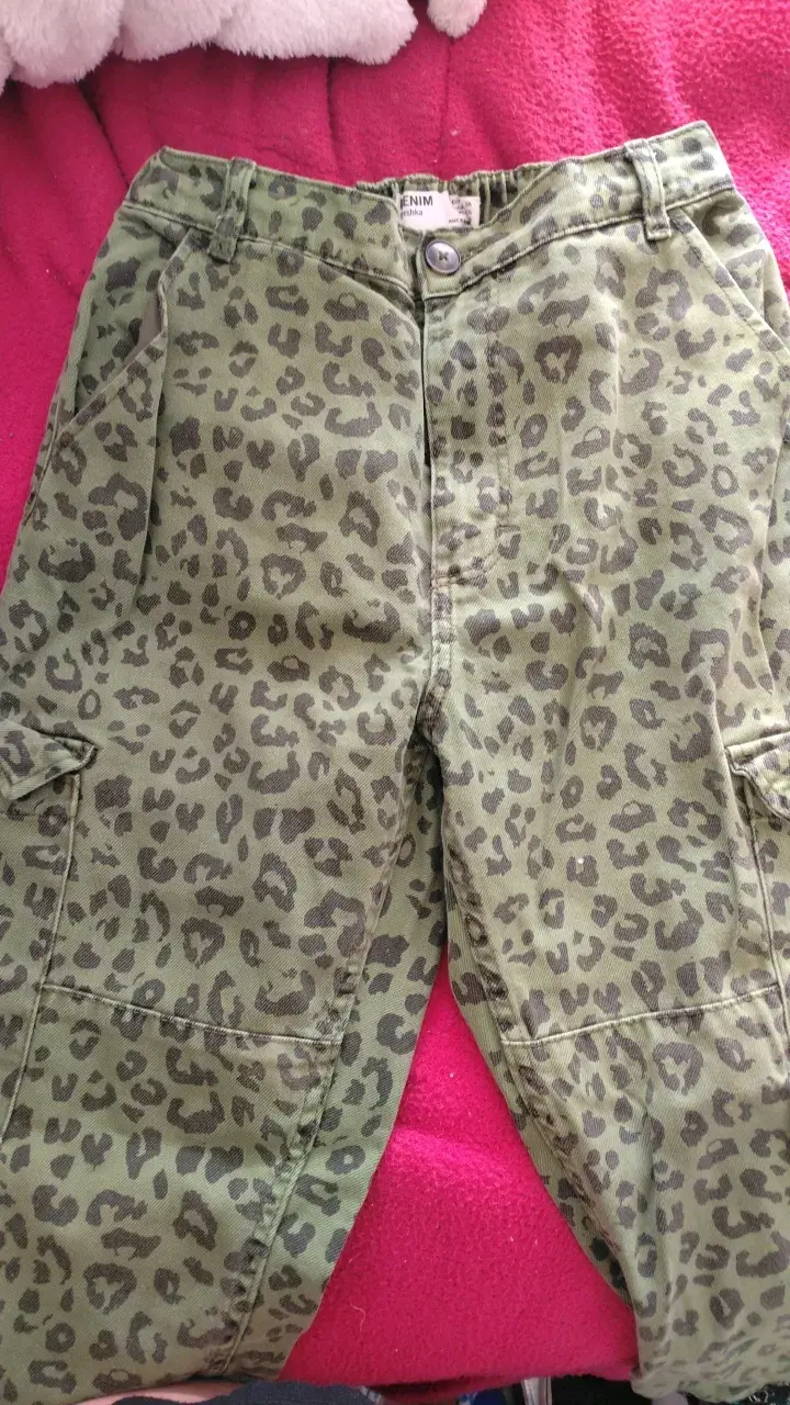 Pantalones cargo estampado leopardo verde - 1
