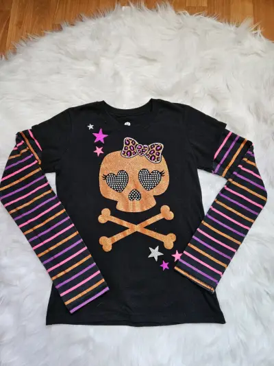 Polera de niña con diseño de calavera y rayas - miniatura 2