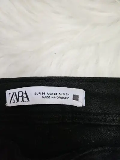 Jeans negros ajustados para mujer Zara - miniatura 4
