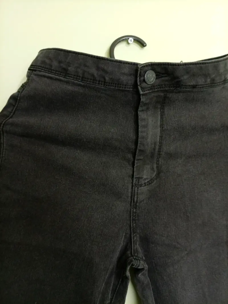 Pantalones negros ajustados para mujer - 1
