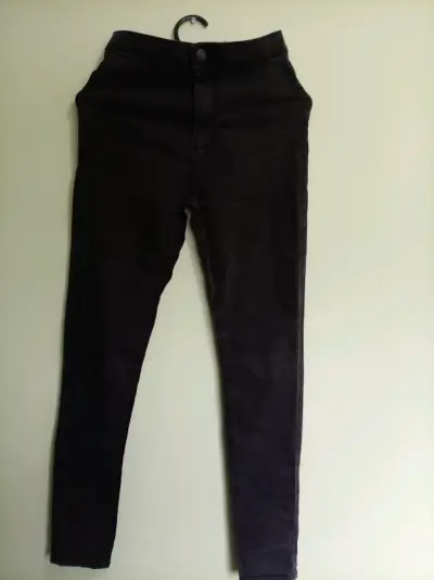 Pantalones negros ajustados para mujer - miniatura 2