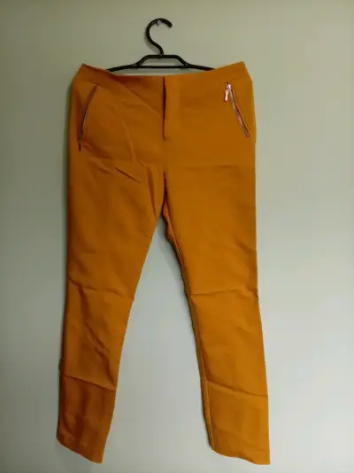 Pantalones mostaza Basement Basic para mujer - miniatura 2
