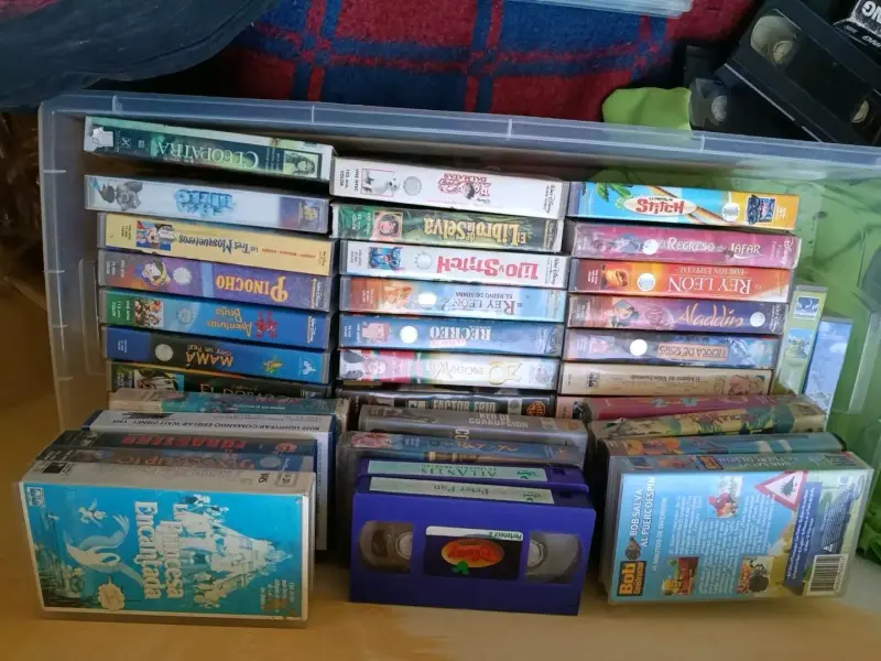 Reproductor DVD/VHS LG con cintas VHS - 3