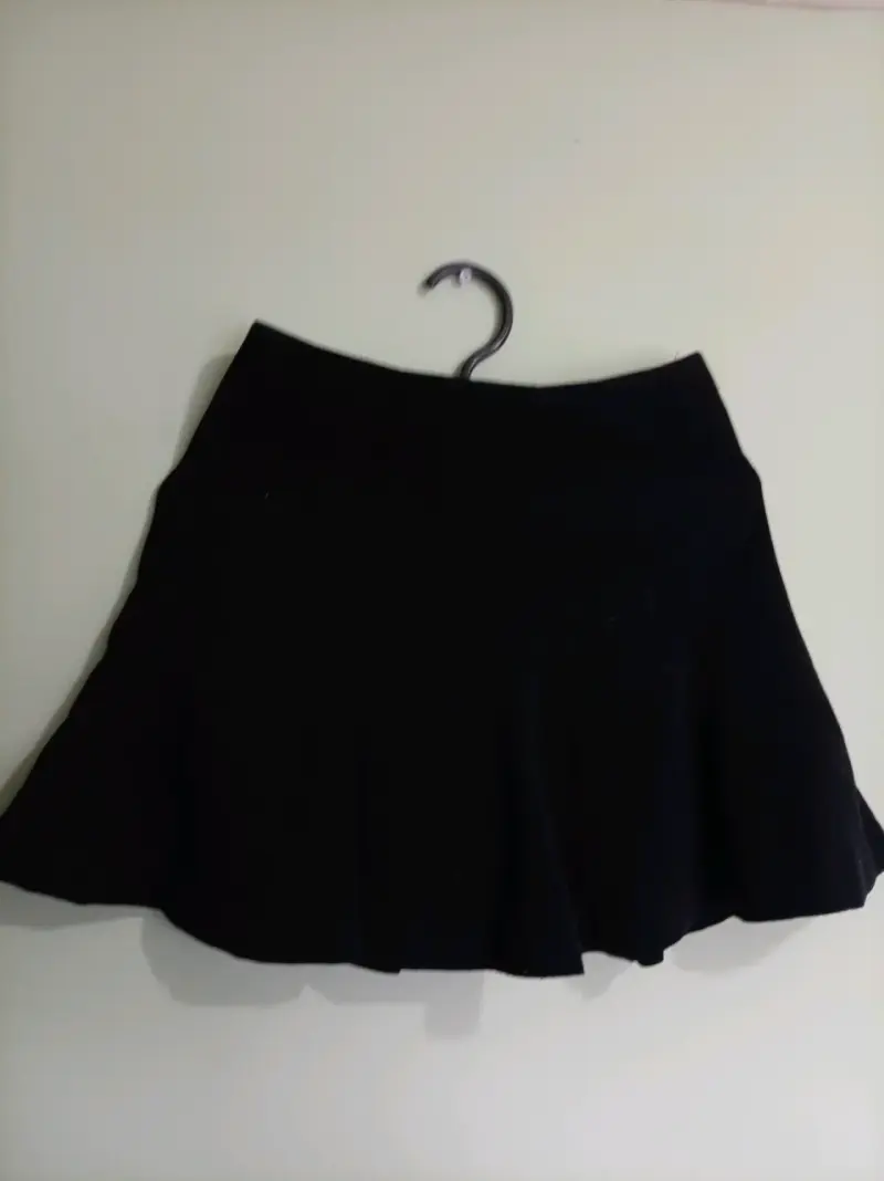 Falda corta negra Zara con cierre - 1