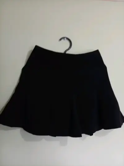 Falda corta negra Zara con cierre - miniatura 1