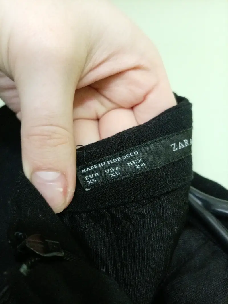 Falda corta negra Zara con cierre - 3