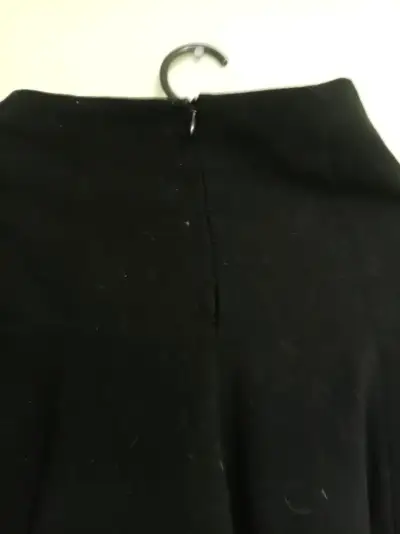 Falda corta negra Zara con cierre - miniatura 4
