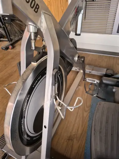 Bicicleta estática Vortec V830B para ejercicio - miniatura 3