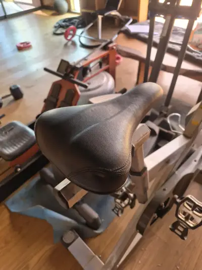 Bicicleta estática Vortec V830B para ejercicio - miniatura 4