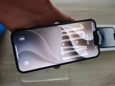 iPhone 16e black - miniatura 3