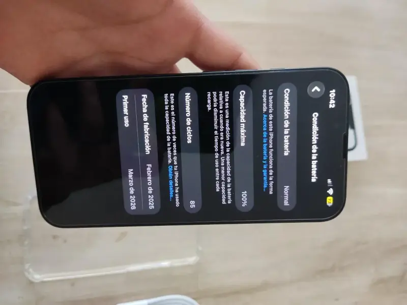 iPhone 16e black - 4