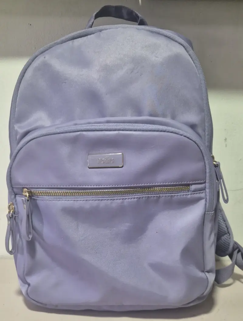 Mochila Totto color lila con bolsillos
