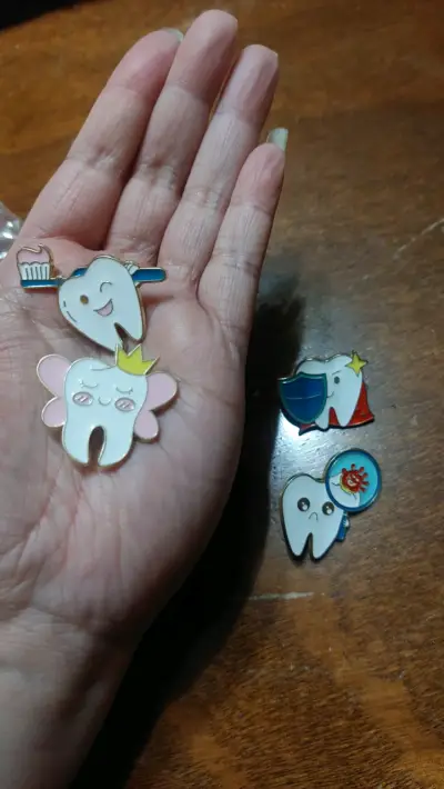Set de 4 Pins divertidos para Odontología - miniatura 2